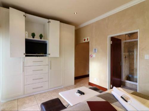 Shangwe Self-catering Studio