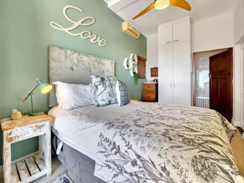 Medium Double Room with Pool access