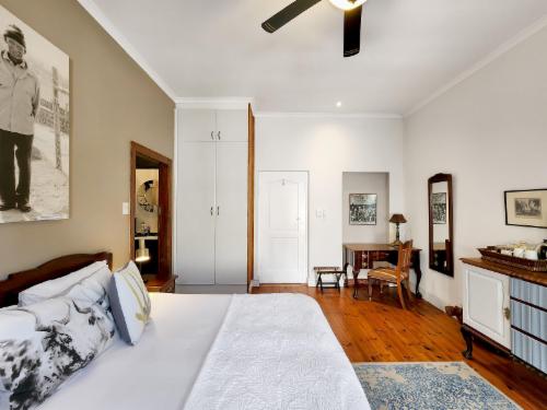 Large King / Twin room with side Patio