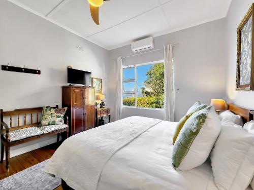 Large King / Twin Room with Harbour View