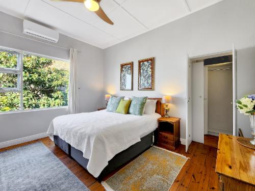 Large King / Twin Room with Harbour View