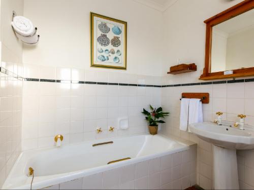 Panoramic Lagoon View Room