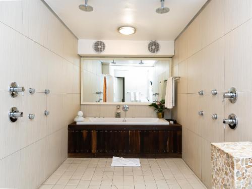 Romantic Room with Wood Fired Hot Tub