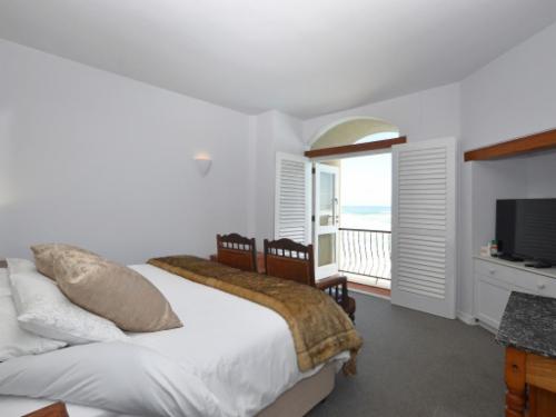 Room    4