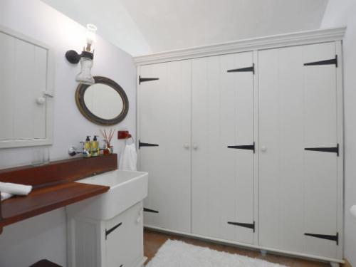 Room    1