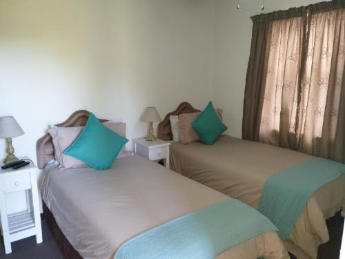 Very Small Room Twin Beds