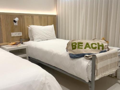 9.Central Beach Comfort * Sleeps 4