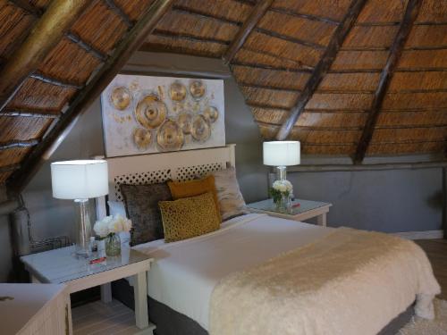 ONE OPEN PLAN CHALET - TEMBE