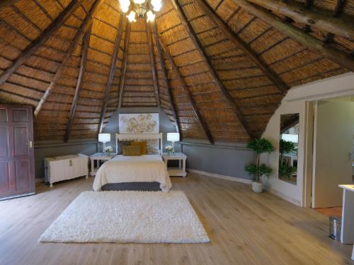 ONE OPEN PLAN CHALET - TEMBE