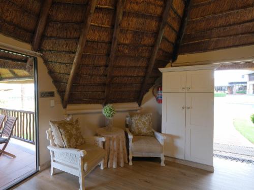 ONE OPEN PLAN CHALET - TEMBE