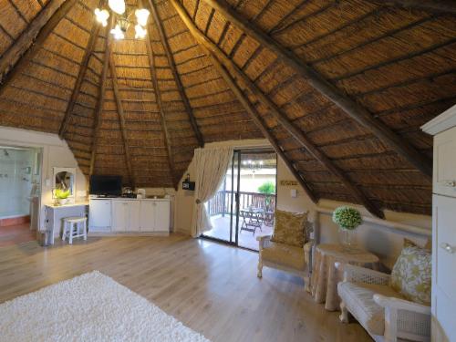 ONE OPEN PLAN CHALET - TEMBE