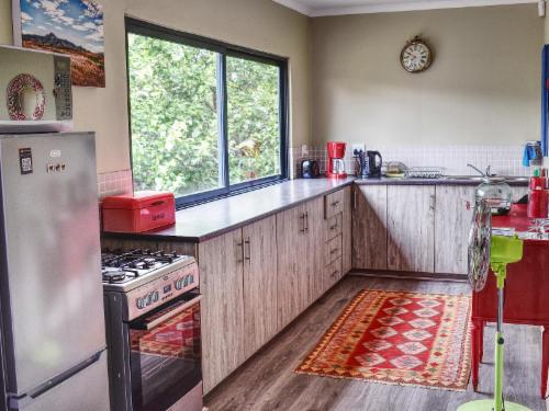 2-Bedroom Cottage with Mountain View