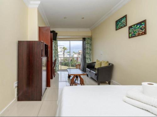 Basic Double Room - Green Damsel