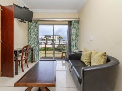 Basic Double Room - Green Damsel