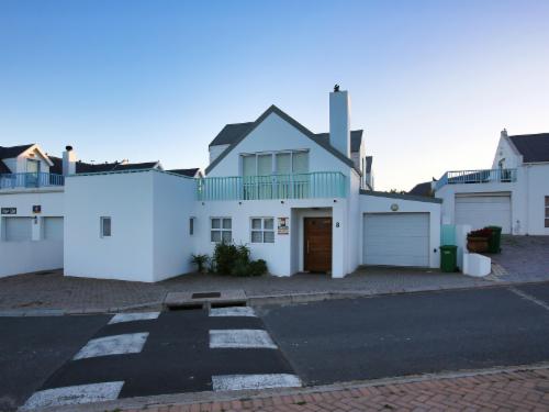 99 Steps, Langebaan, 8 Sleeper