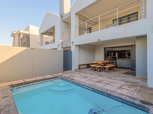 Dalton's, Langebaan, 6 Sleeper
