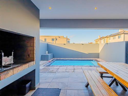 Dalton's, Langebaan, 6 Sleeper
