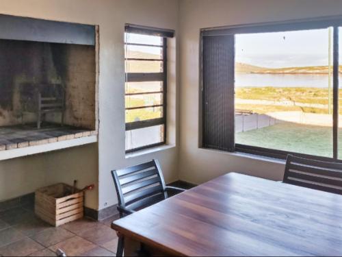 Oppi Stuppie, Langebaan, 4 Sleeper