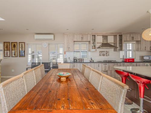 Seasons of Serenity, Langebaan 8 Sleeper