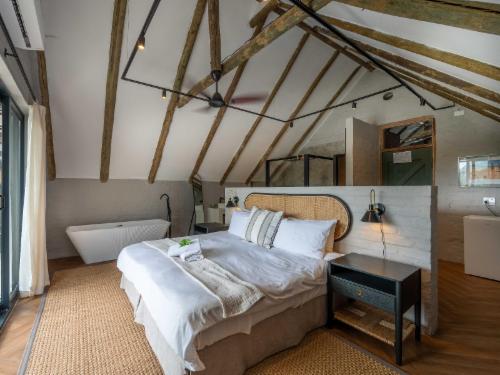 2nd Floor - Deluxe Double Room