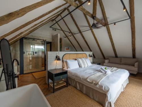 2nd Floor - Deluxe Double Room