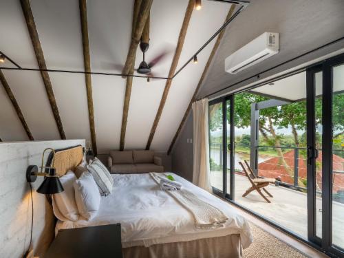 2nd Floor - Deluxe Double Room