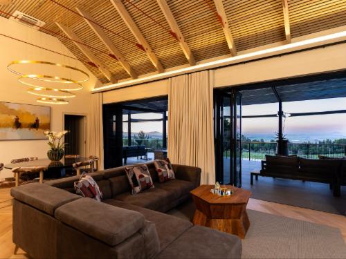 Presidential Villa (with private Hot Tub)