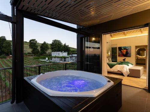 Presidential Villa (with private Hot Tub)