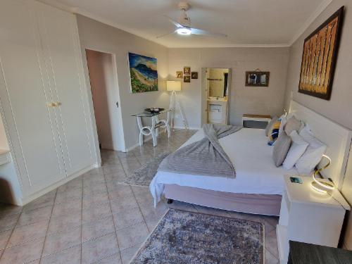 Luxury One Bedroom Apartment