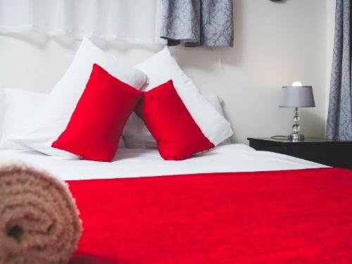 Suite with Bath/Shower Combo - Room 7/8