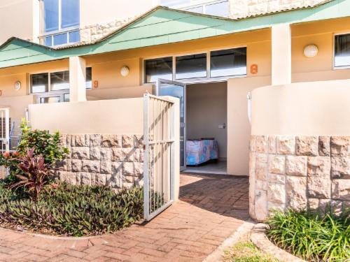 6 Sleeper Flat (1 BR BTH+SHR ground flr)