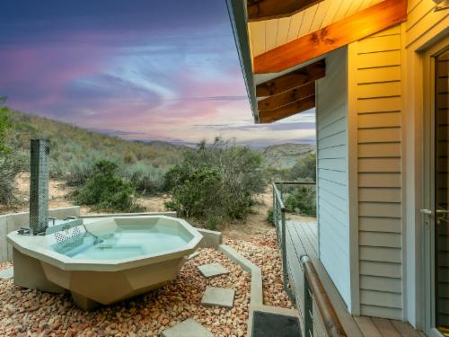 Luxury Cabin 6 with Hot Tub