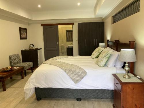 King/Twin Room 2