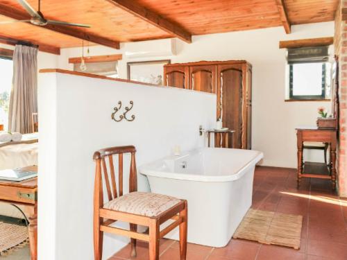 Couples Cottage 3 (With Hot Tub)