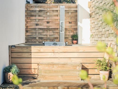 Couples Cottage 3 (With Hot Tub)