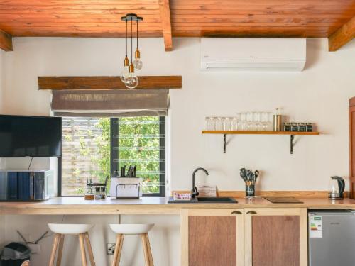 Couples Cottage 3 (With Hot Tub)