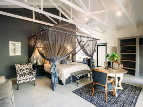 Presidential Suite - Full Moon