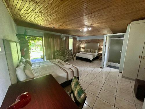 Family Room (4)