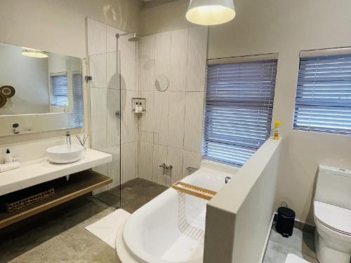 Standard Twin (3/4 beds or King setup)