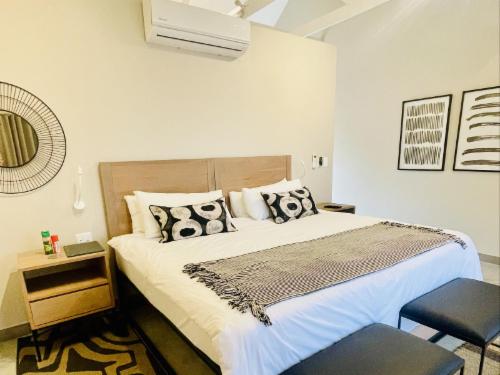 Standard Twin (3/4 beds or King setup)