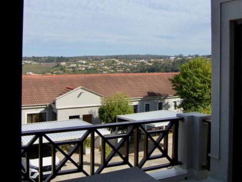 Castleton 3BR: Deluxe Apartment
