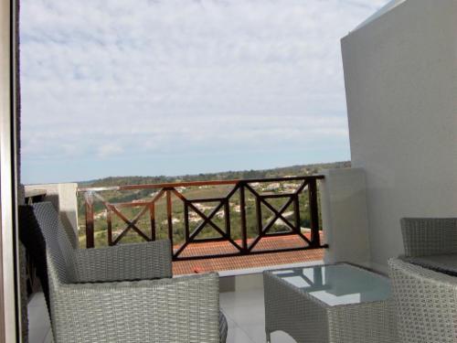 Castleton 3BR: Deluxe Apartment