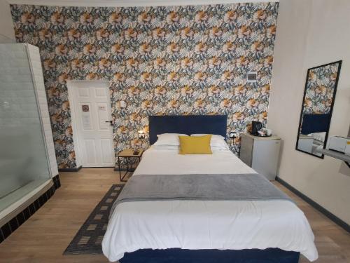 Standard Double Room 9 on 16
