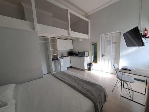 Standard Double Room 5 on 16