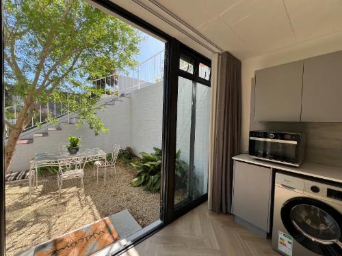 Rozendal Apartment