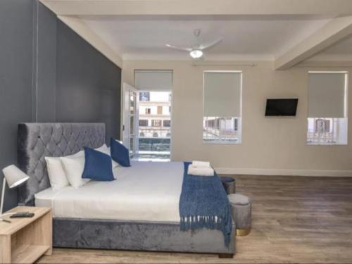 Premium Queen Room with Balcony