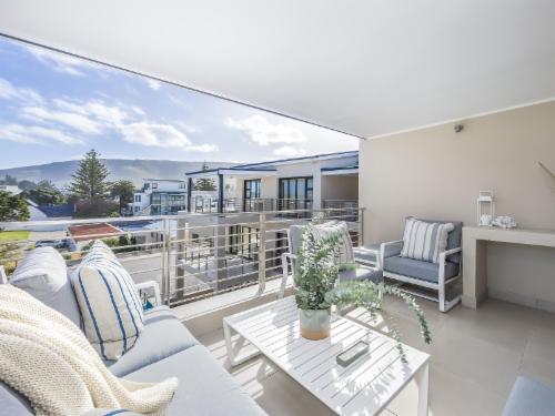 Two Bed Pool View Superior 306