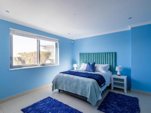 Aqua Room with Garden View