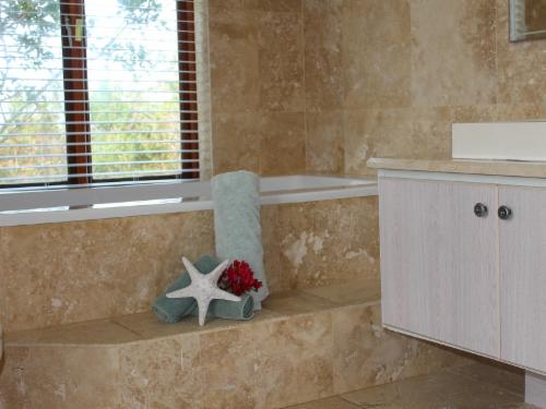 Kaylie Island Suite