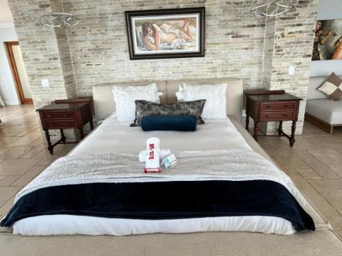Avah May Suite
